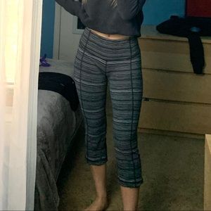 LULULEMON cropped yoga pants